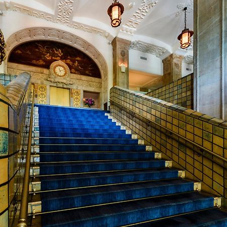 Hotel New Grand Йокогама Екстер'єр фото The staircase