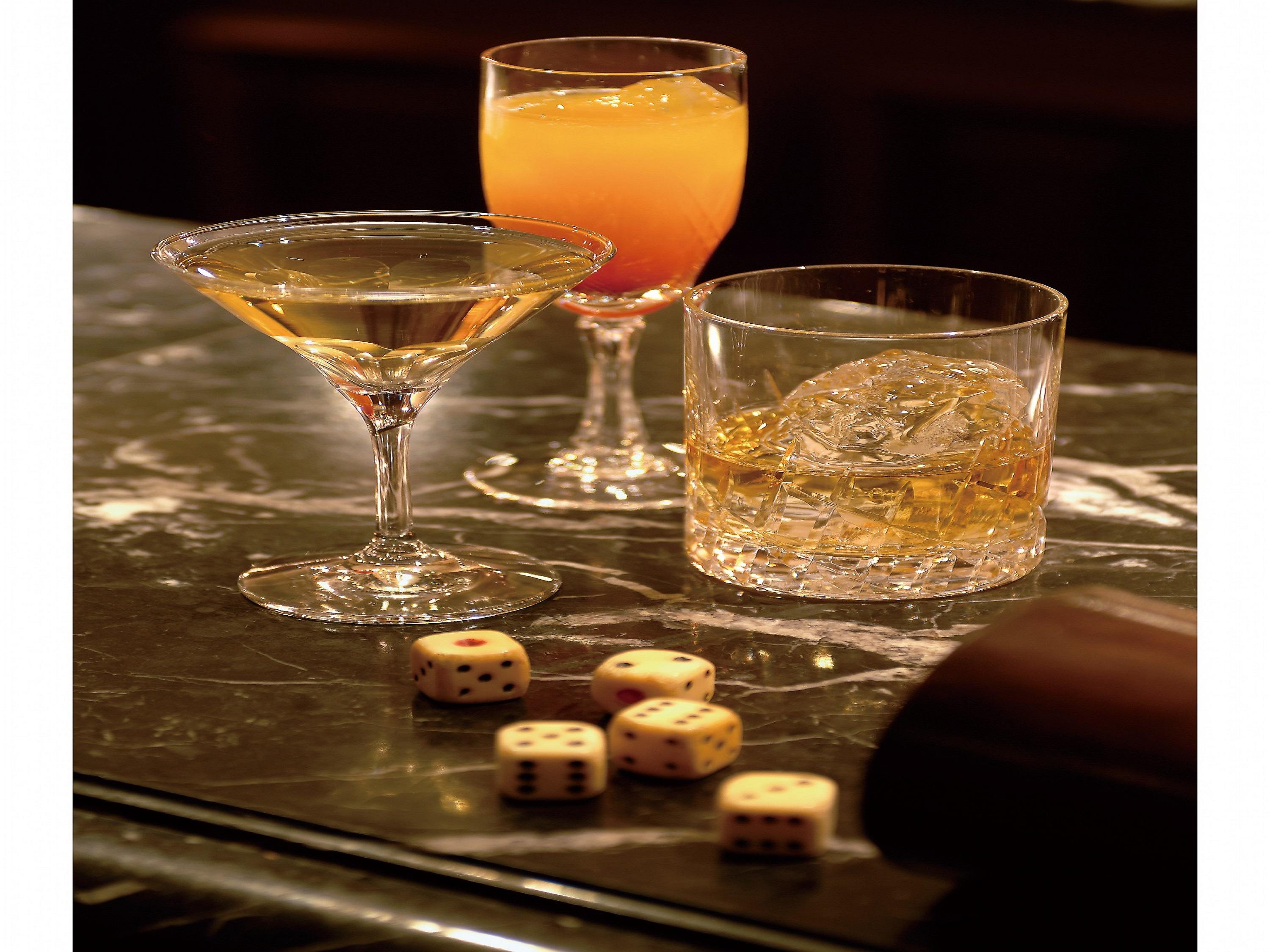 Hotel New Grand Йокогама Екстер'єр фото A martini, old fashioned and wine glass