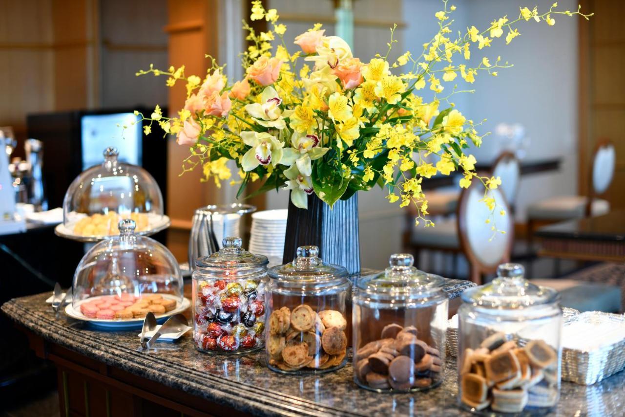 Hotel New Grand Йокогама Екстер'єр фото A typical afternoon tea buffet
